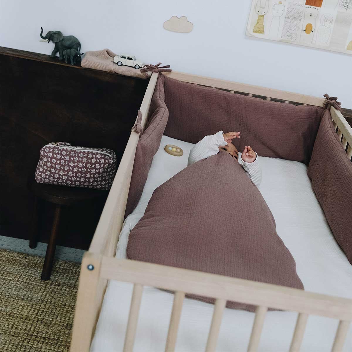 Chestnut bumper for a baby's room