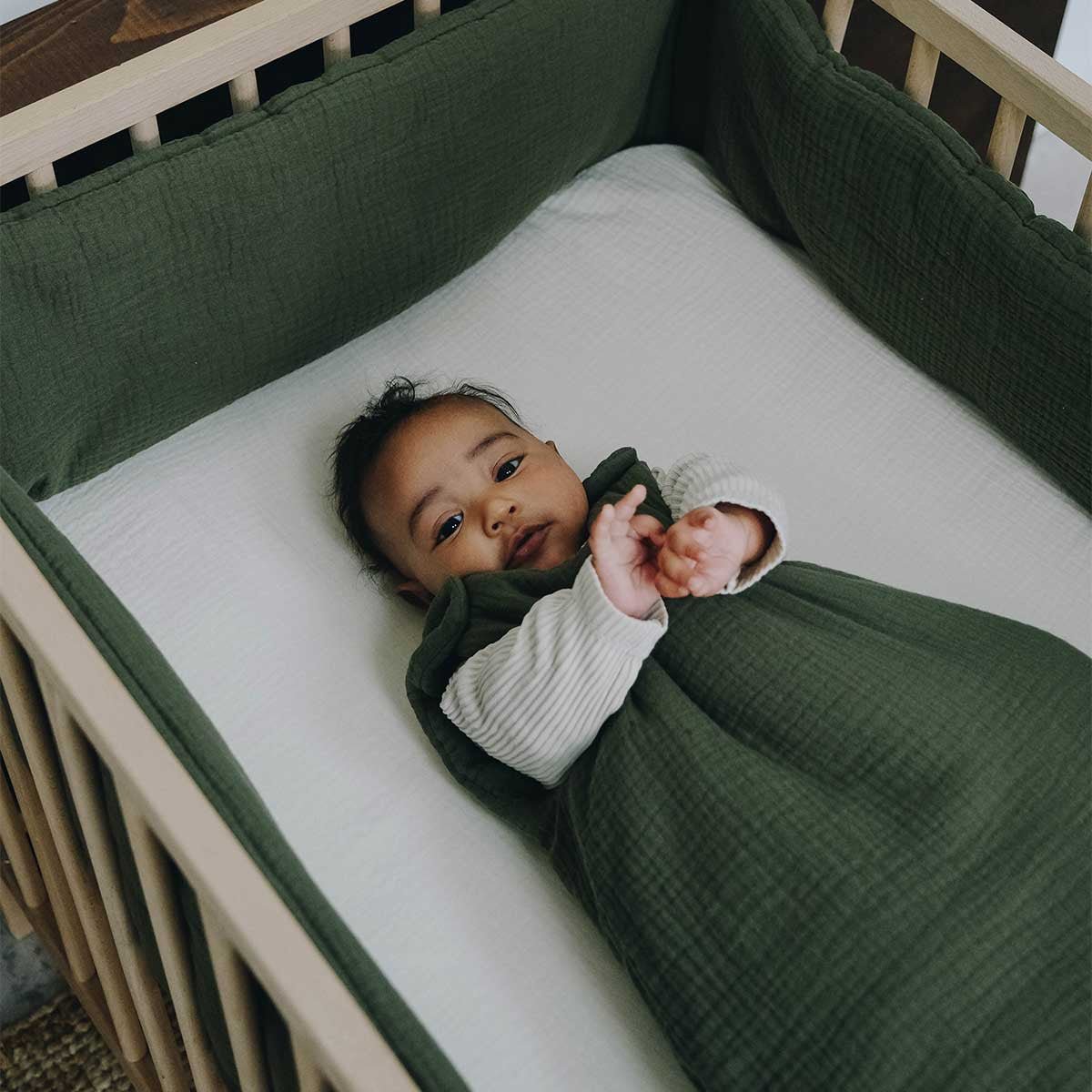 Cotton gauze bumper pad in a crib