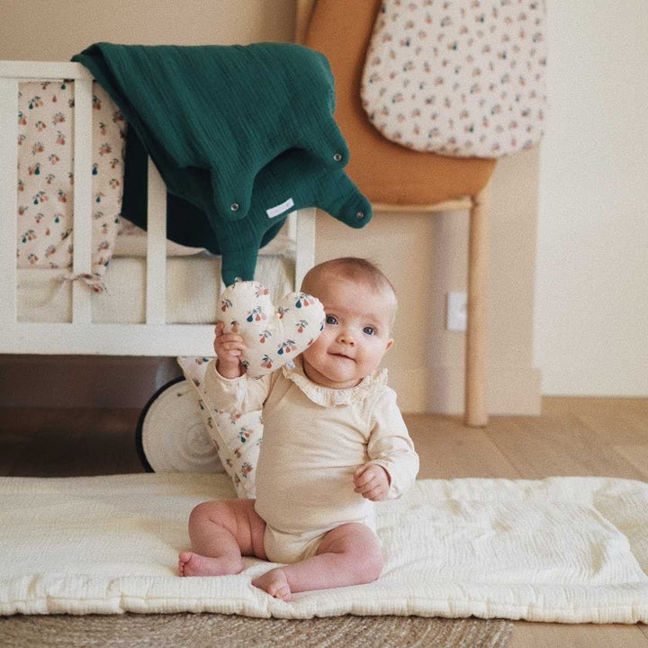 Bébé dans sa chambre avec gigoteuses cocoeko