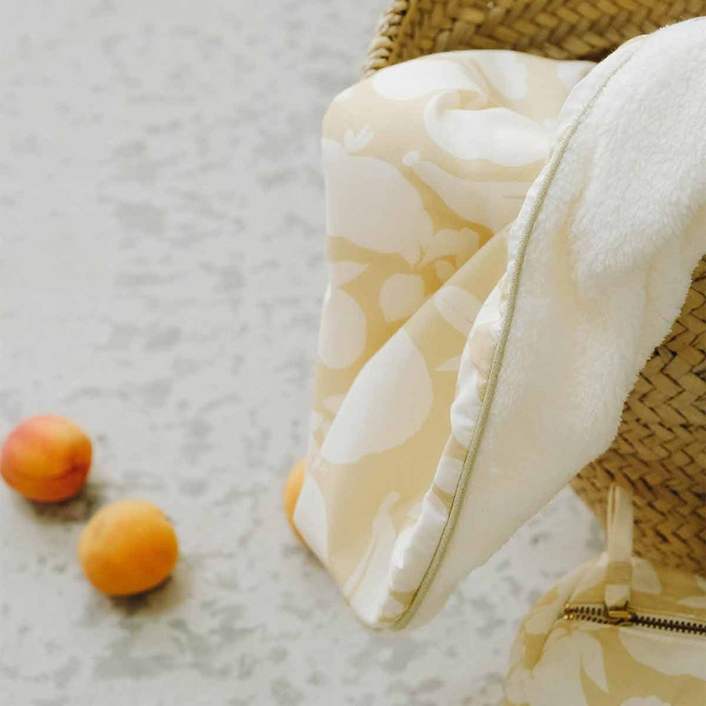 Organic cotton baby blanket délice up close