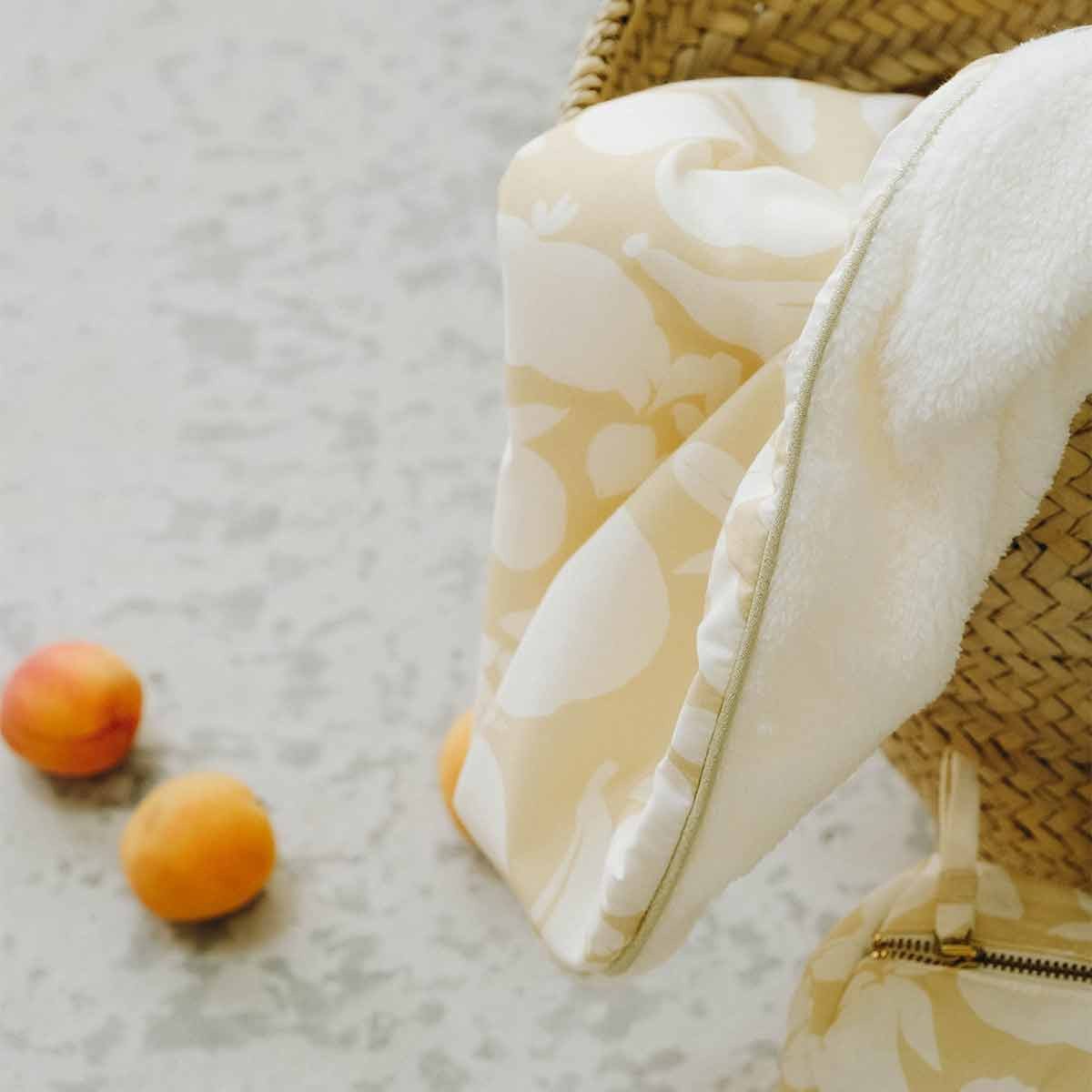 Organic cotton baby blanket délice up close