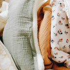 Zoom on cotton gauze baby blanket