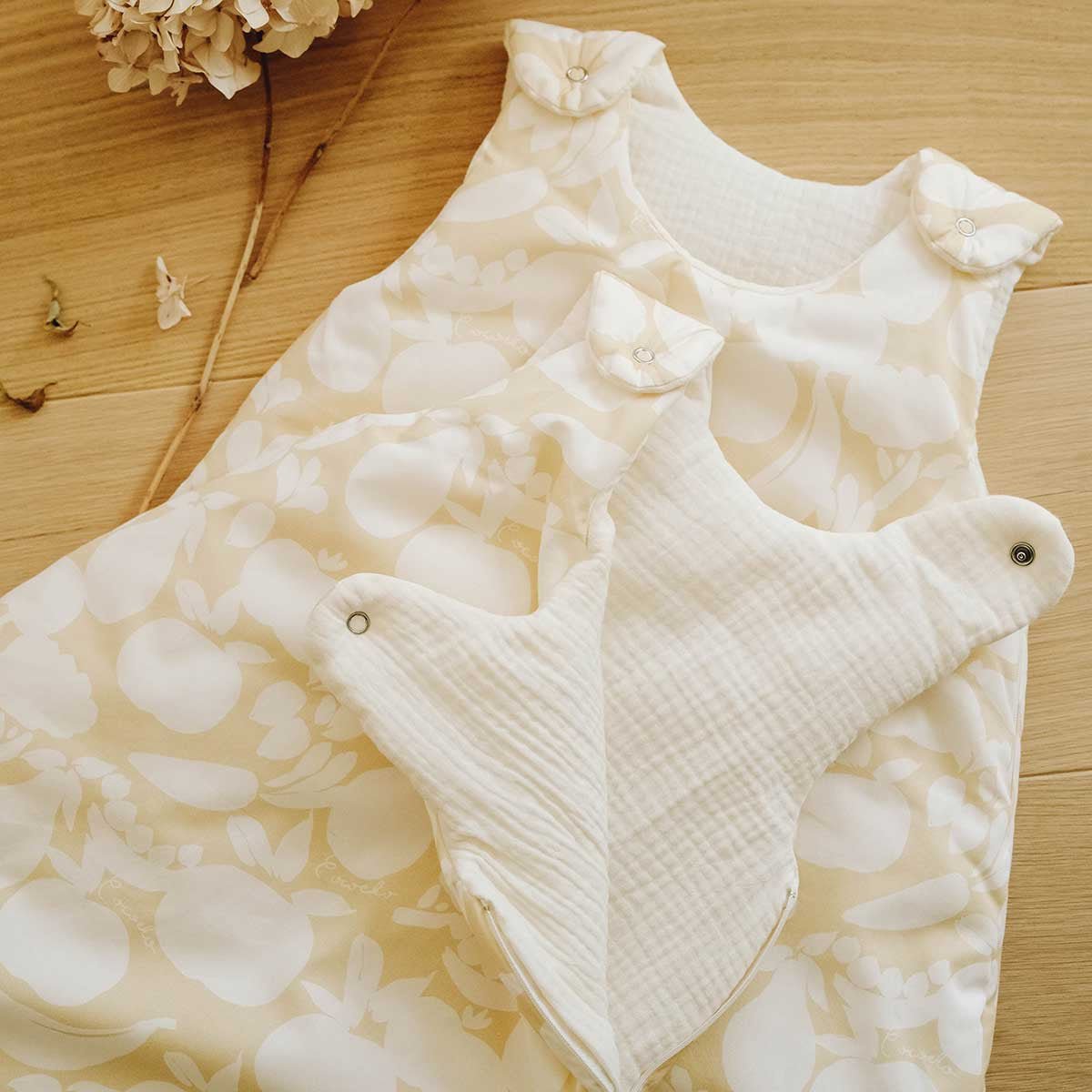 Organic cotton sleeping bag with cotton gauze lining