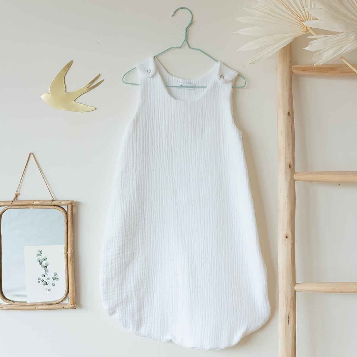 GIgoteuse summer white in a nursery