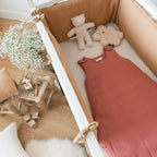 Sleep sack marsala in camel crib