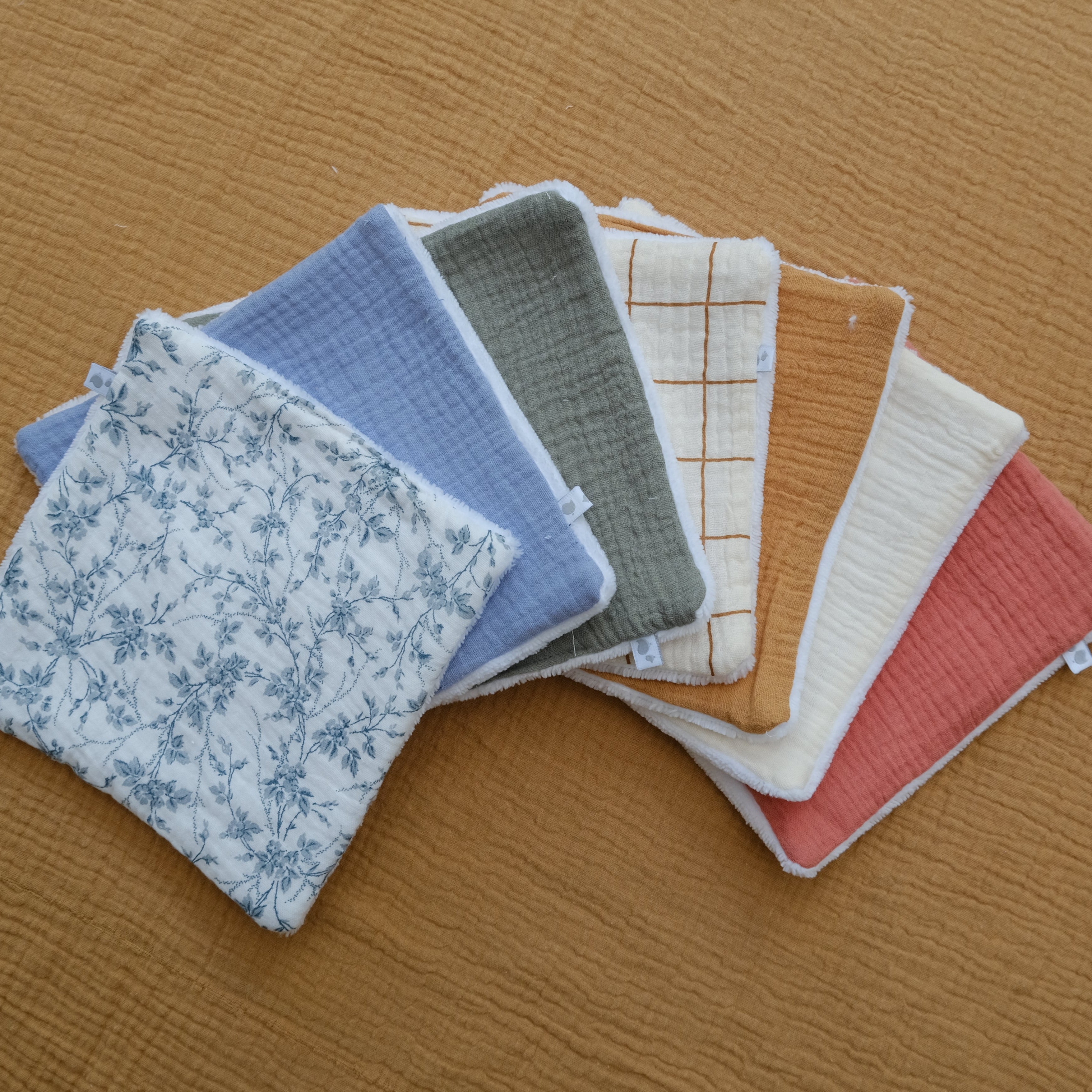 carrés démaquillants en gaze de coton et éponge