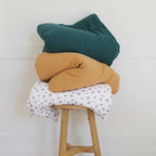 Housses de couette enfant en gaze de coton sur un tabouret