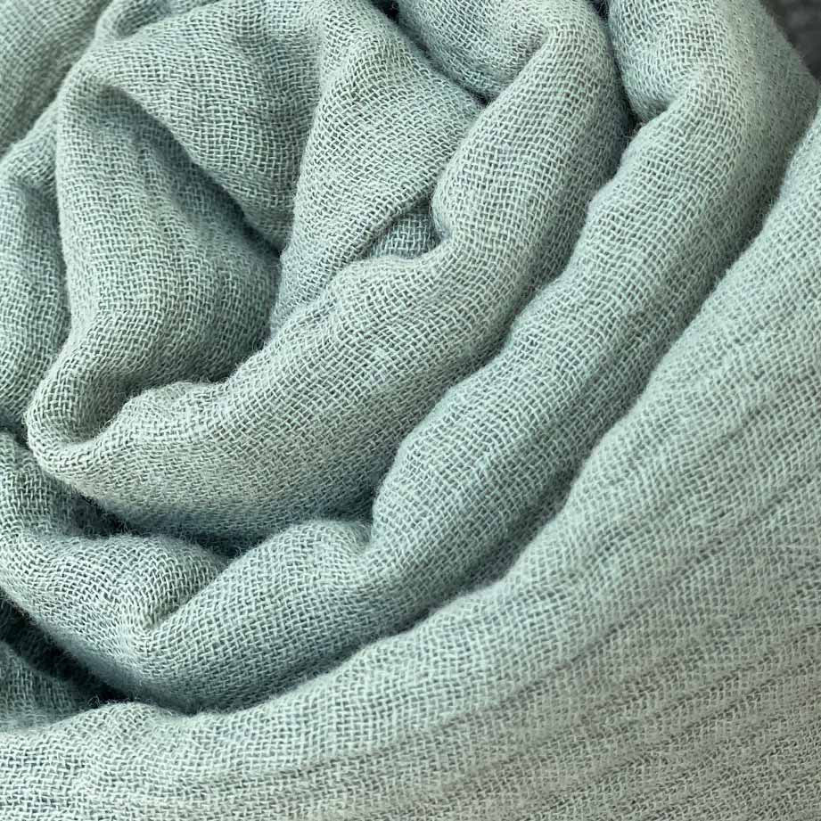 Maxi diaper in sage green cotton gauze, close-up view