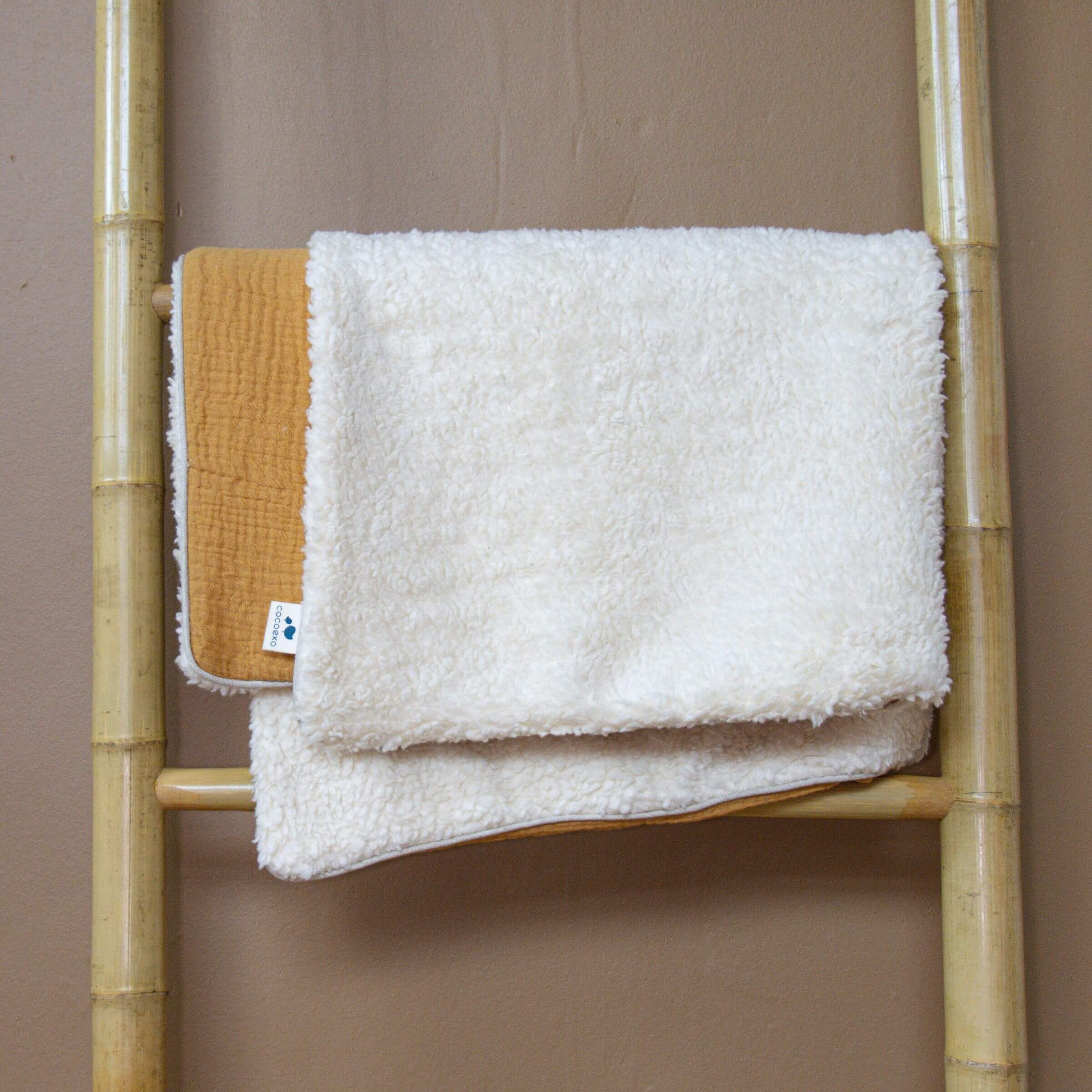 Baby fleece blanket camel