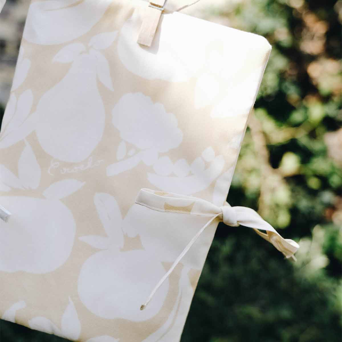 délice health booklet cover close up