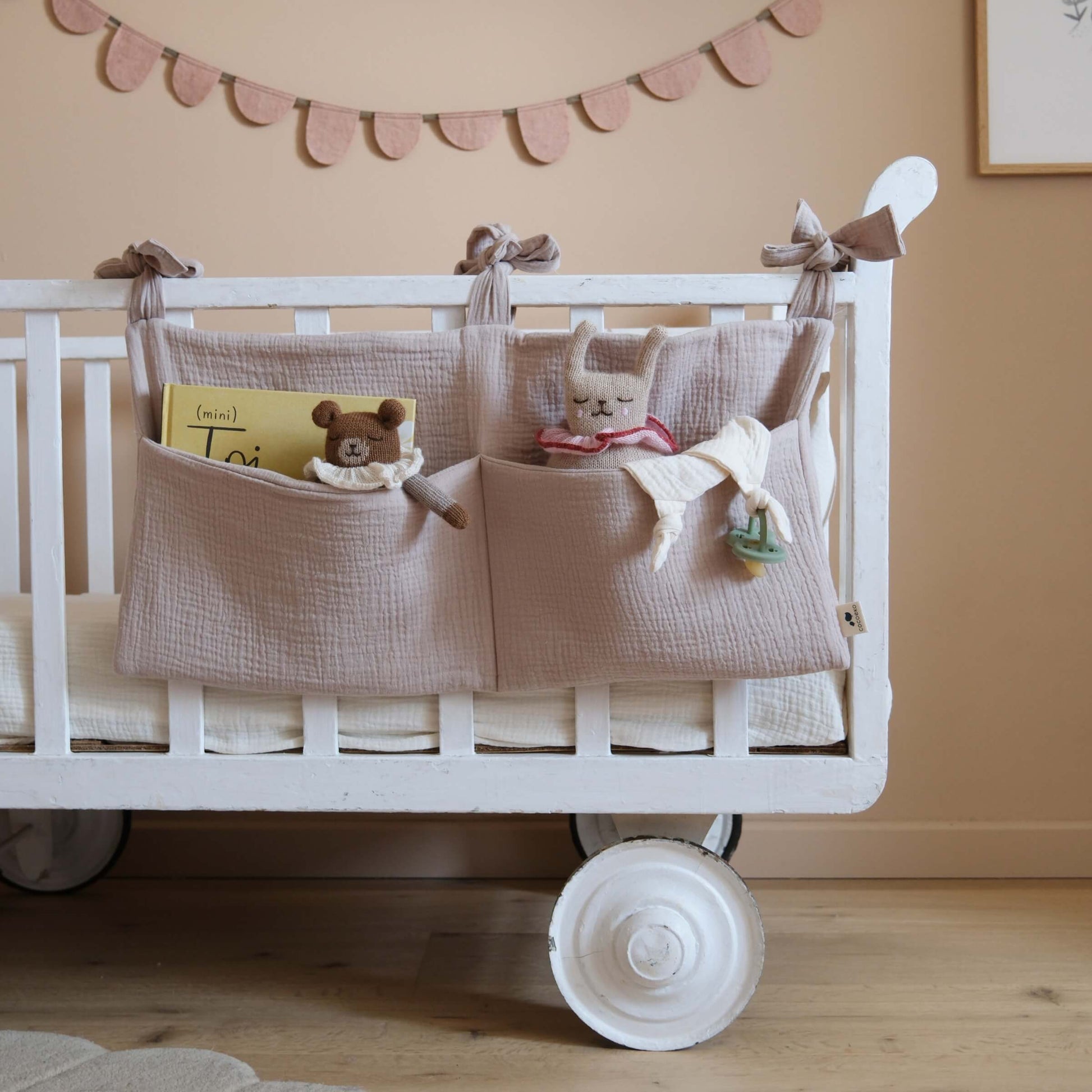 Range doudou et pyjama gaze de coton beige
