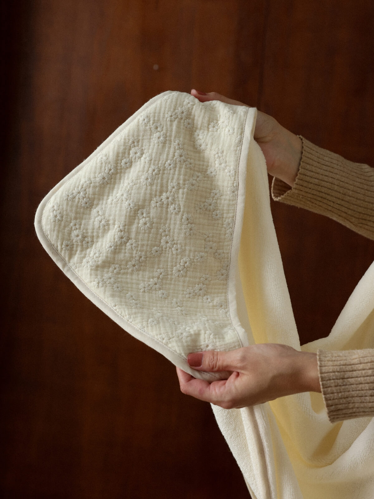 tablier de bain écru broderie