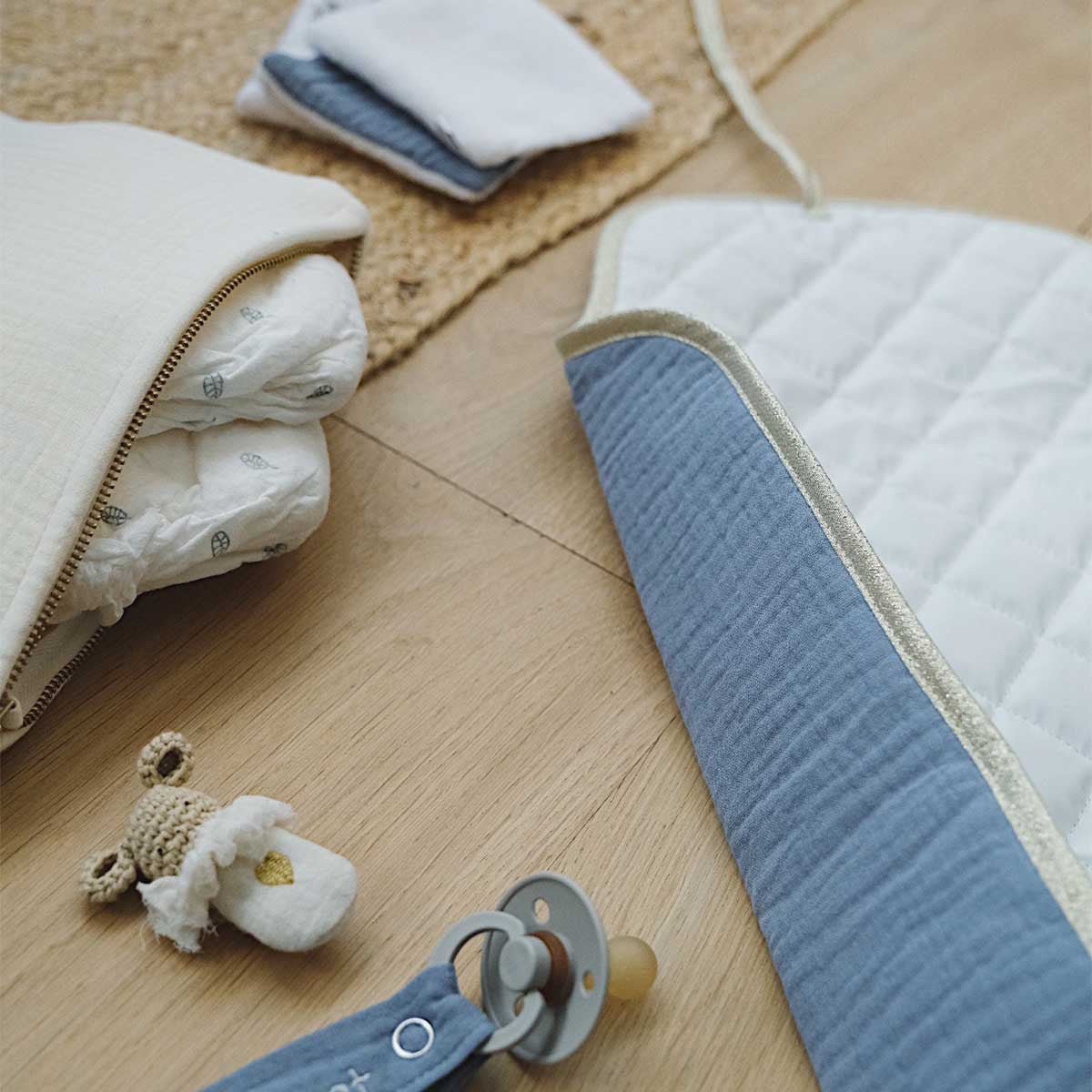 Nomad changing mat denim blue interior