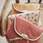 Tapis à langer nomade de plusieurs couleurs