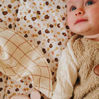 Tapis d'éveil bébé coton léopard vu de près