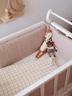 Crib bumper in beige cotton gauze