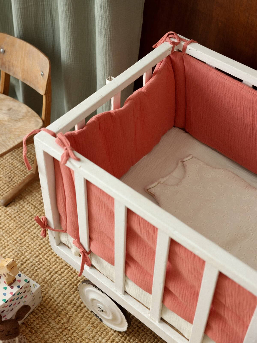 Bed bumper marsala cotton gauze