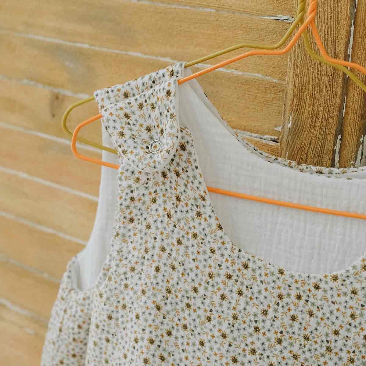 Zoom on summer floral cotton gauze sleeping bag