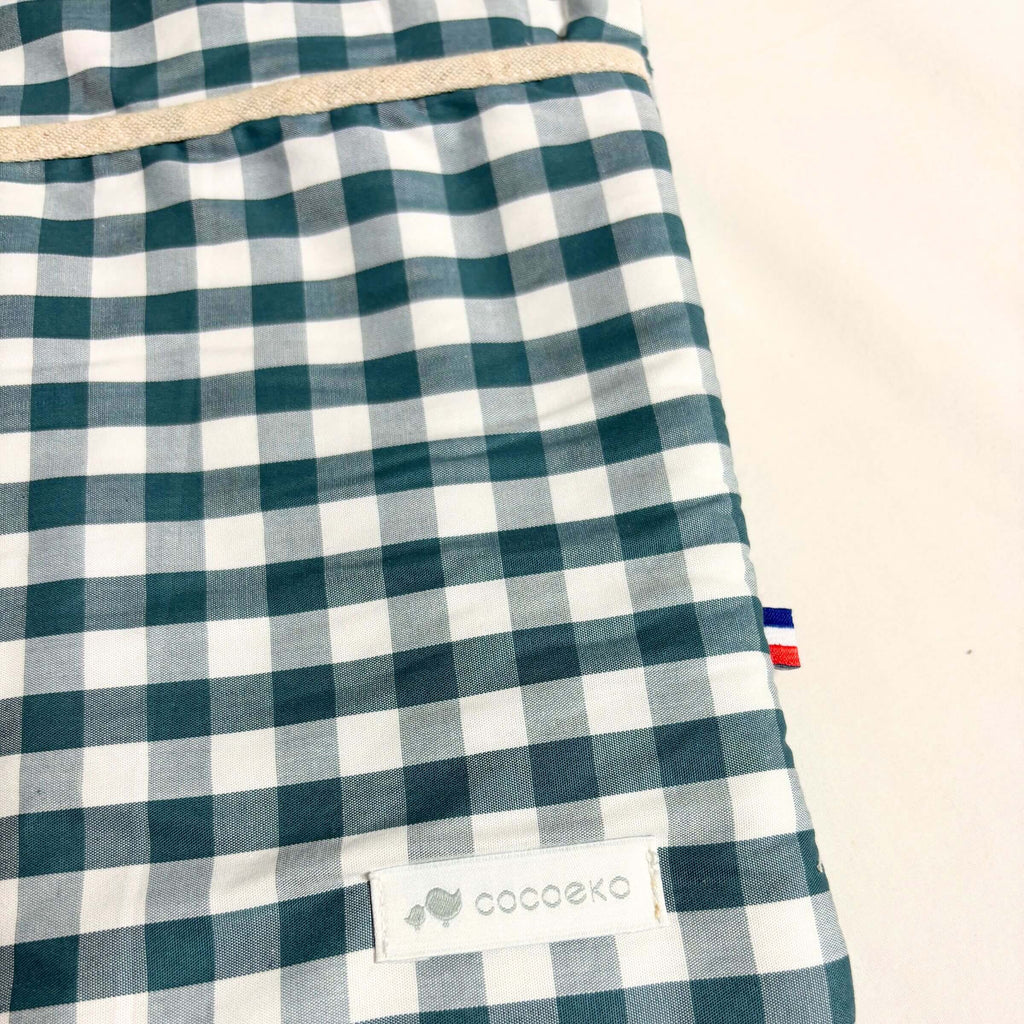 Zoom on the Vichy comforter holder